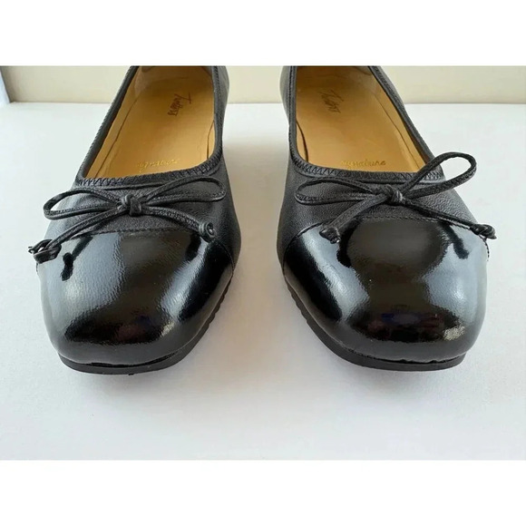 Trotters Lilly Cap Toe Pumps Black Leather Wedge Heels Size 10.5 M Bow Detail - Picture 3 of 12